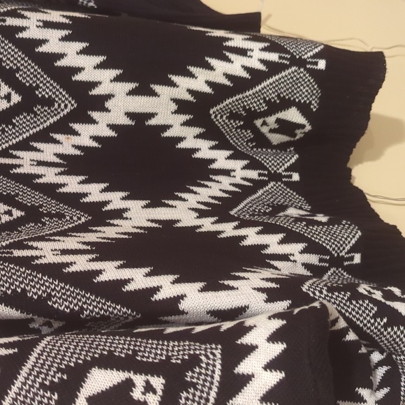 Women's RD Style Black and White Geometric Printed Poncho Style Cardigan, Size M - Picture 9 of 9